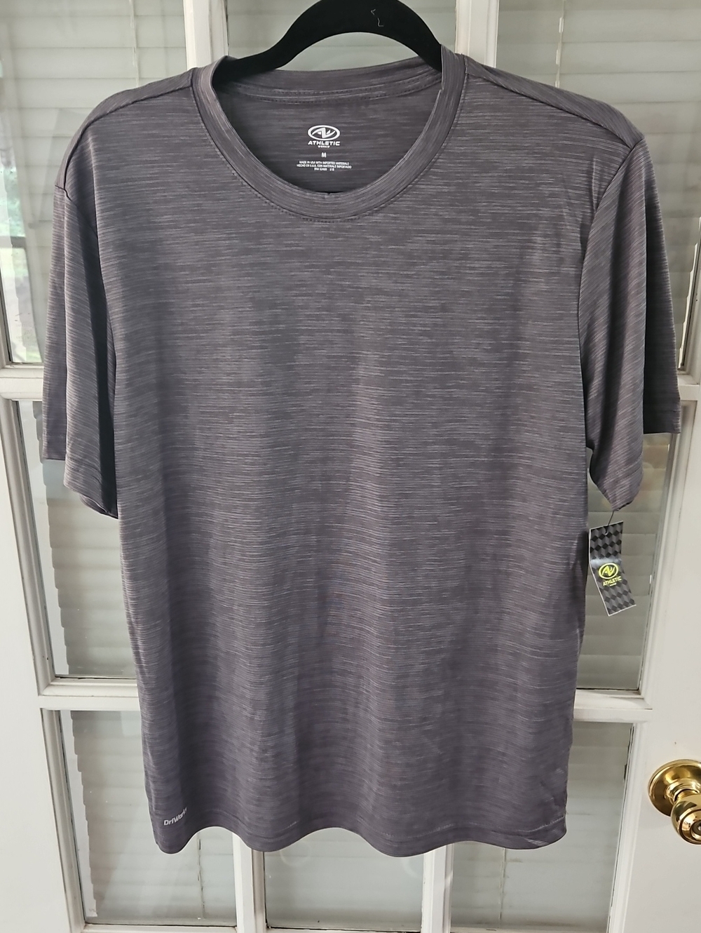 NWT Athletic Works Men's Heather Gray Short Sleeve Performance Tee. Sz M